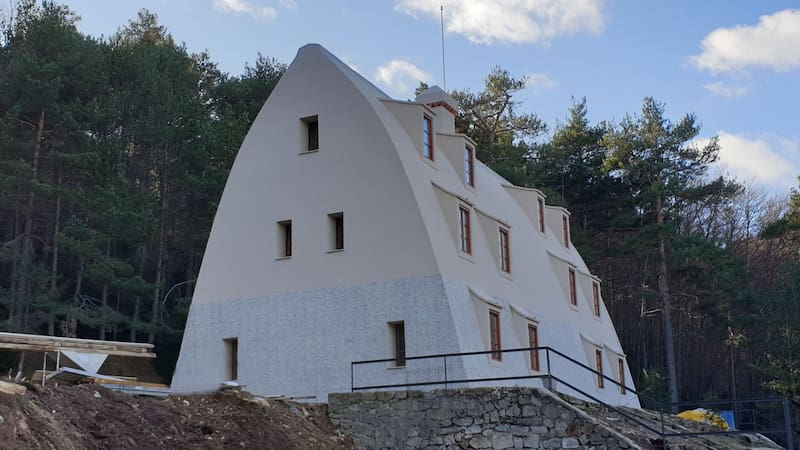 El chalet de Catllaràs es un edificio modernista que fue construido por Antoni Gaudí en 1905. Foto: Turisme Lillet