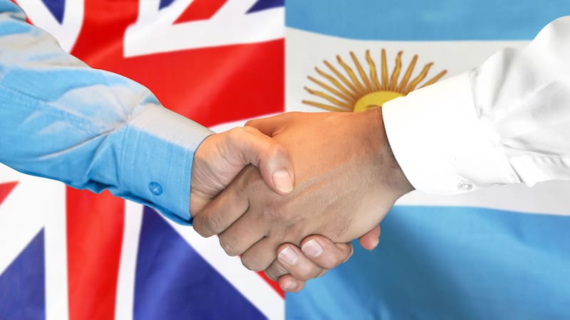 En los últimos años, el presupuesto incluyó medidas que han facilitado inversiones de empresas argentinas en el Reino Unido por casi £300 millones, desde gigantes como Globant hasta startups innovadoras como SpaceAI, en sectores que van desde tecnologías aplicadas a salud hasta el desarrollo inmobiliario sostenible.