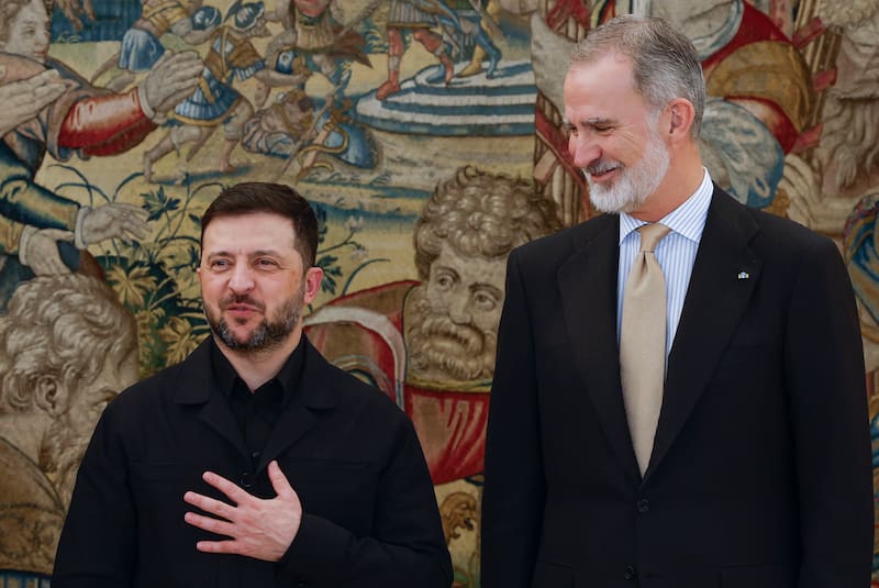 MADRID, 18/11/2025.- El rey Felipe VI mantiene un encuentro con el presidente de Ucrania, Volodímir Zelenski, que realiza su tercera visita a España, este martes en el palacio de la Zarzuela. EFE/ J.J.Guillén