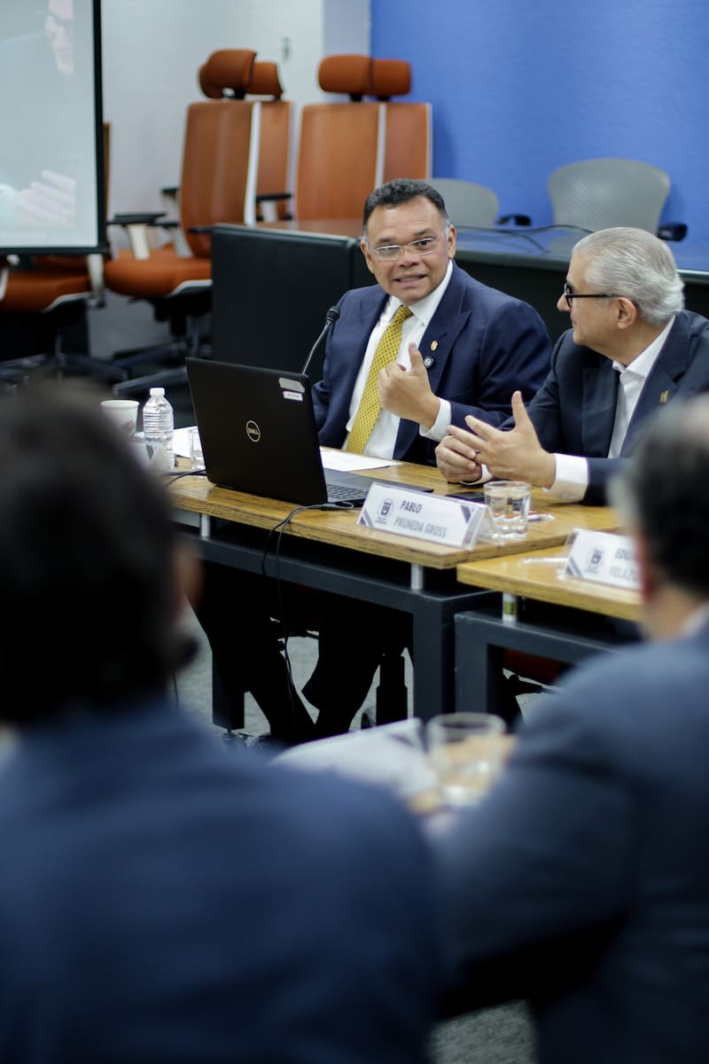 El senador Rolando Zapata Bello participó de la mesa Regulación de la IA en México”, en el Instituto de Investigaciones Jurídicas de la UNAM.