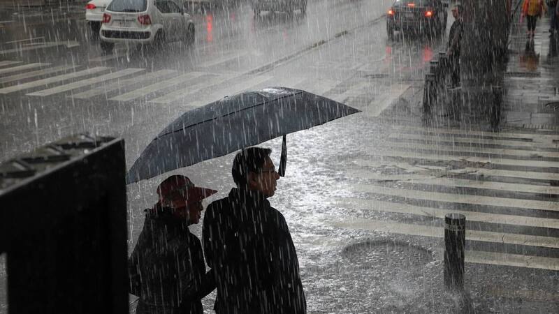 El Servicio Meteorológico Nacional alertó por la llegada de tormentas fuertes acompañadas de actividad eléctrica, caída de granizo y rachas intensas de viento en distintas regiones del país.