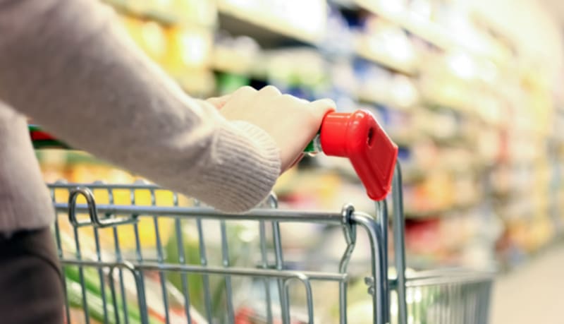 El sistema toma en cuenta el historial de compras y los hábitos de consumo de cada usuario.