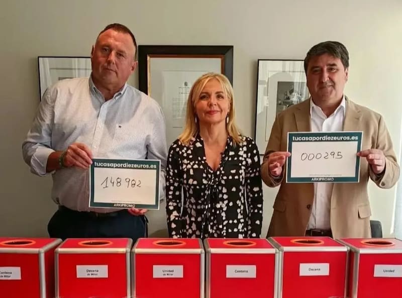 El sorteo de las viviendas se ha celebrado hoy en una notaría de Málaga capital