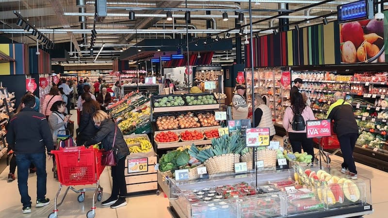 El supermercado más conocido del país revela su expansión: 15 tiendas nuevas y 60 franquicias en 3 años