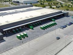 El supermercado más grande del país abre su primer almacén semiautomatizado: 70 robots preparan más de 500 pedidos por día