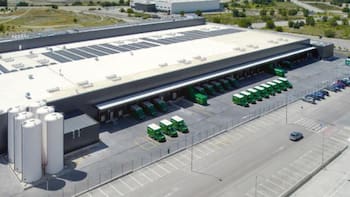 El supermercado más grande del país abre su primer almacén semiautomatizado: 70 robots preparan más de 500 pedidos por día
