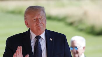 Oficial y obligatorio | Todos los extranjeros deben portar prueba de registro de inmigración para permanecer legal en los Estados Unidos
