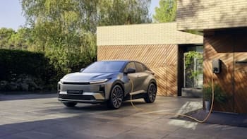 Es el coche Toyota más vendido de mayo y no tiene competencia: bueno, bonito y barato