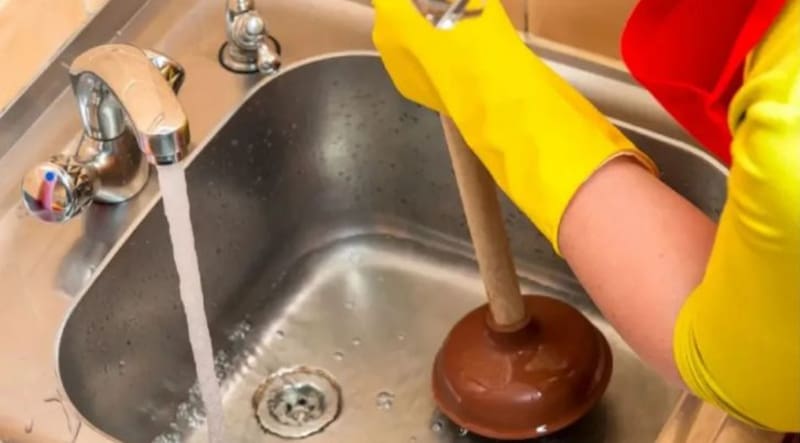 El trabajo que debe realizar un fontanero. (Fuente: archivo)