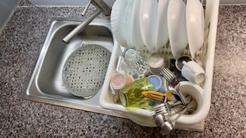 El reemplazo del clásico escurridor de platos: la tendencia que convierte la cocina en un ambiente amplio y elegante