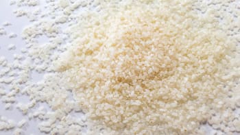 Arroz crudo con unas gotas de detergente en frasco: por qué recomiendan esta mezcla y para qué sirve