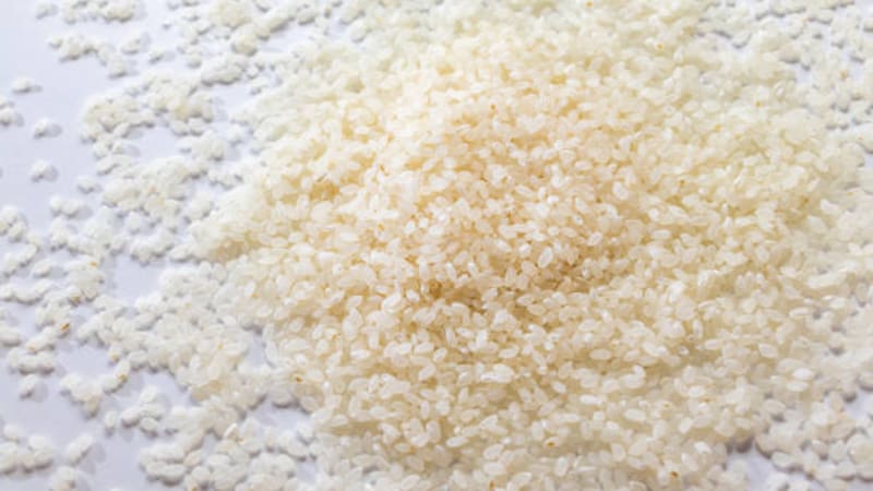 El truco con arroz que deja frascos como nuevos. (Fuente: iStock)