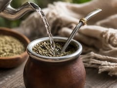 Tomar el mate con hierbas ayuda a reducir el estrés, según un estudio científico
