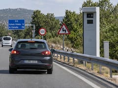 El truco que muchos conductores hacen al ver un radar y ya no sirve para evitar la multa: qué es el “efecto canguro”