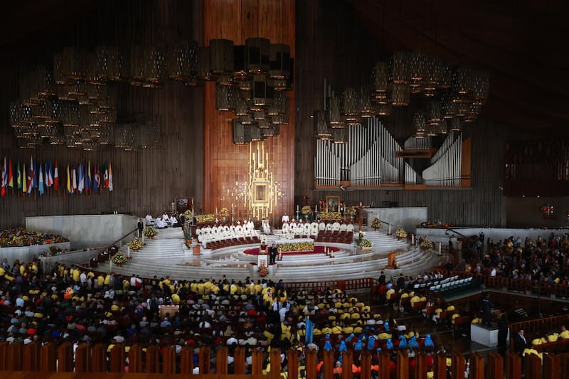 Fotografía general durante una misa oficiada por el secretario de Estado del Vaticano, Pietro Parolin, este miércoles, en la Basilica de Guadalupe de Ciudad de México (México). EFE/Mario Guzmán
