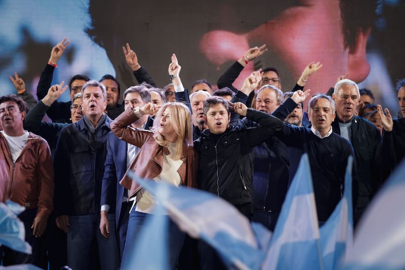 Una parte importante de la sociedad vincula al kirchnerismo y al peronismo con el pasado