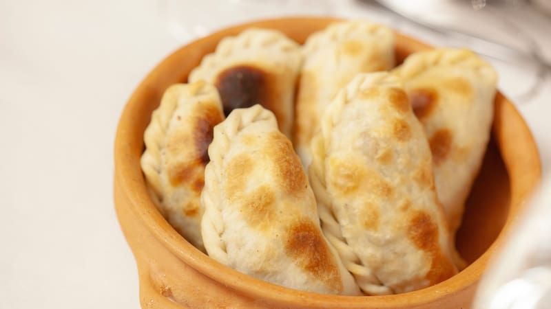 Elba Rodríguez, cocinera y ganadora de MasterChef y el secreto de las mejores empanadas de pollo: “Darle un sellado a la carne levanta el gusto”
Fuente: Shutterstock