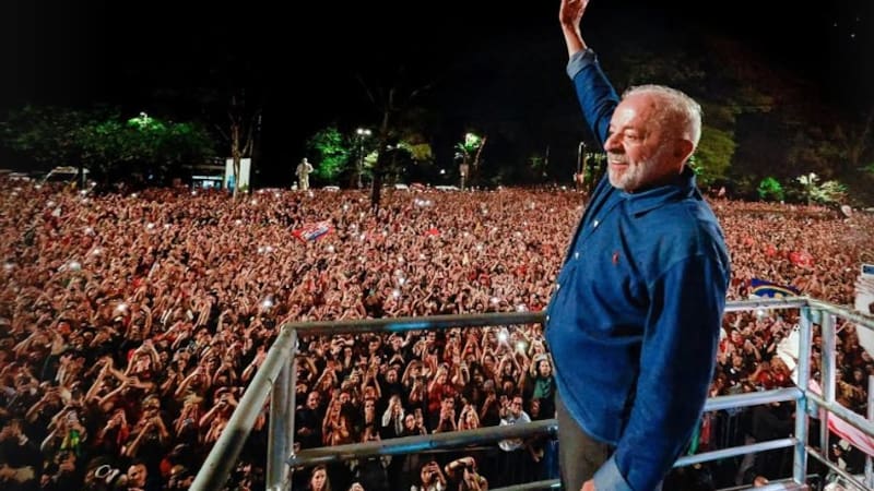 Lula celebra en San Pablo en la avenida paulista tras imponerse en balotaje contra Flavio Bolsonaro
