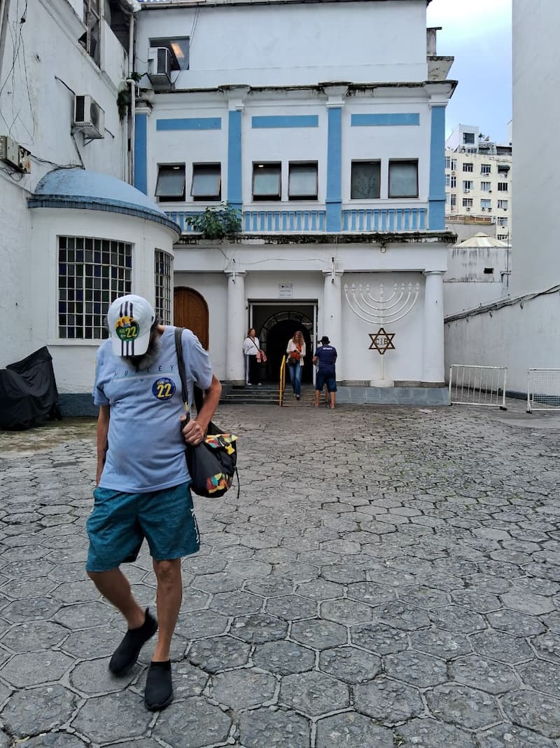 Escuelas, universidades y algunos centros sociales funcionan como lugares de votación en Rio de Janeiro