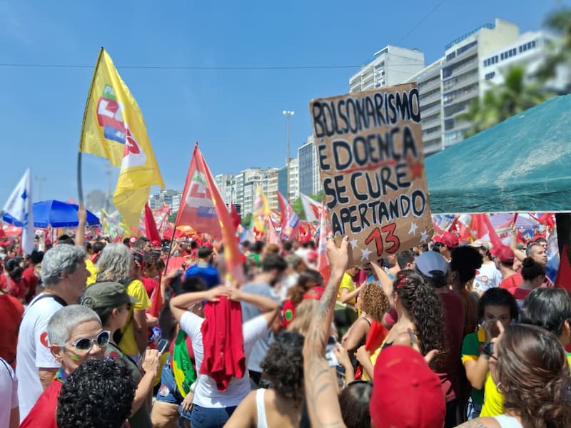Cierre en Río de Janeiro de la caravana de Lula da Silva, por Copacabana