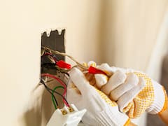 Carolina, de policía en Venezuela a electricista en España: “Trabaje de niñera, trabaje limpiando, trabaje aquí, allá, porque mi profesión no la podía ejercer”