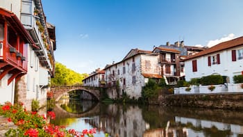 El Gobierno lo llama “el pueblo de los palacios”: esta localidad que cuenta con apenas 3562 habitantes destaca por su arquitectura y paisaje