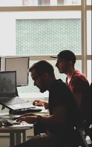 Oficial | El Gobierno decretó un aumento salarial para los empleados públicos: van a cobrar millones