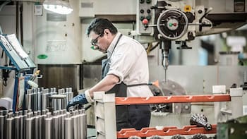A dos velocidades: la actividad económica volvió a estancarse pero dos sectores “clave” pueden levantar cabeza