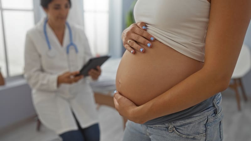 Nueva York otorga 20 horas remuneradas a empleadas embarazadas para que puedan acudir a citas médicas prenatales. Fuente: archivo.