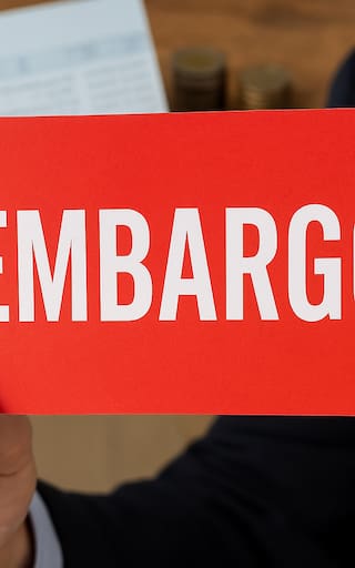 Ya es oficial | El Gobierno embarga cuentas bancarias y suspende salarios de quienes no cumplan con esta condición en Colombia