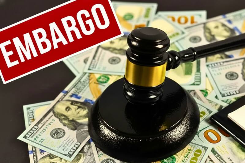 Estados Unidos embarga bienes y cuentas bancarias a todos los que no presenten su declaración de impuestos a tiempo. Fuente: Archivo.