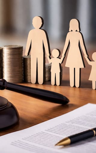 La Corte Suprema falló a favor de las madres: todos los padres sufrirán el embargo de la mitad del sueldo si incumplen esta norma