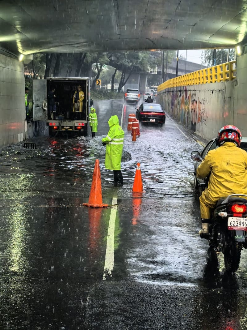 "Personal operativo y equipos de atención trabajan de manera coordinada para apoyar a la población y atender las incidencias registradas", reportó el Gobierno de CDMX.