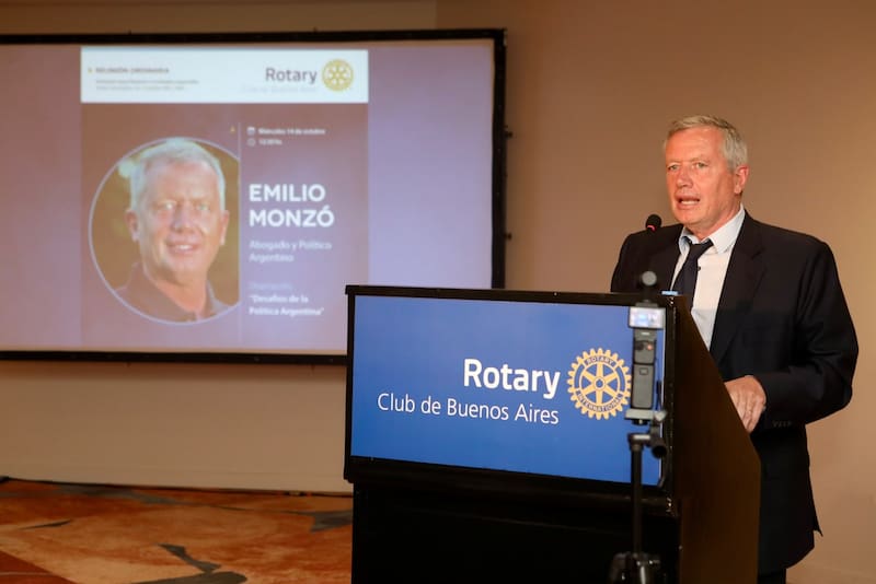 El exdiputado Emilio Monzo en el Rotary Club