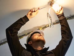 Gobierno obligará a todos los empleados a trabajar 42 horas por semana: los salarios y beneficios quedan congelados