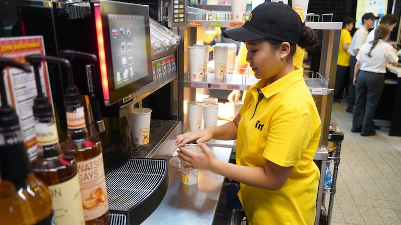 Cuánto cobran los empleados locales de comida rápida en noviembre de 2026.
