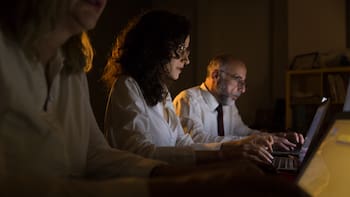 Cambian las horas nocturnas: cómo se pagarán desde diciembre de 2025 tras la reforma laboral