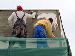 Desempleo baja a 2.6% en diciembre, pero el empleo formal liga seis caídas y la informalidad crece