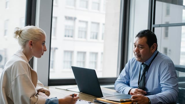 Por mandato del Gobierno se suprimen las horas extras en todo el país: adiós a los trabajos adicionales