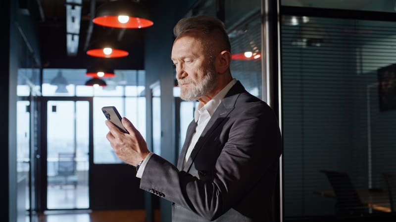 La nueva normativa también abre la puerta a que perfiles sénior regresen a cargos de responsabilidad en oficinas o empresas.