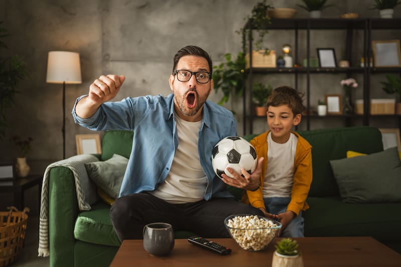 En medio del crecimiento de servicios como Disney+ y otras plataformas deportivas, un histórico canal de la TV tradicional anunció que transmitirá todos los partidos de la Scaloneta. (Foto: Shutterstock)