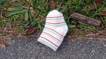 Encontrarse un calcetín o zapato de bebé: lo qué significa y lo que tienes que hacer con ellos