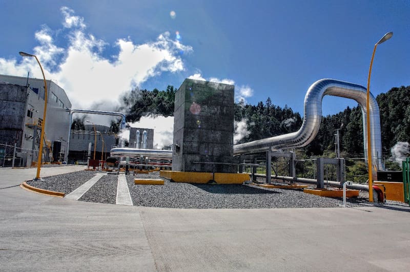 El proceso geotermoeléctrico garantiza un ciclo sustentable: el vapor impulsa turbinas