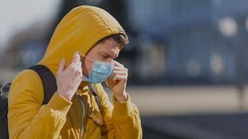 Medida oficial | Por orden del Gobierno, castigarán una por una a las personas que salgan a la calle con una enfermedad