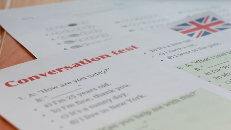Las universidades y los gobiernos exigen un examen estandarizado porque necesitan un resultado comparable y difícil de falsificar.