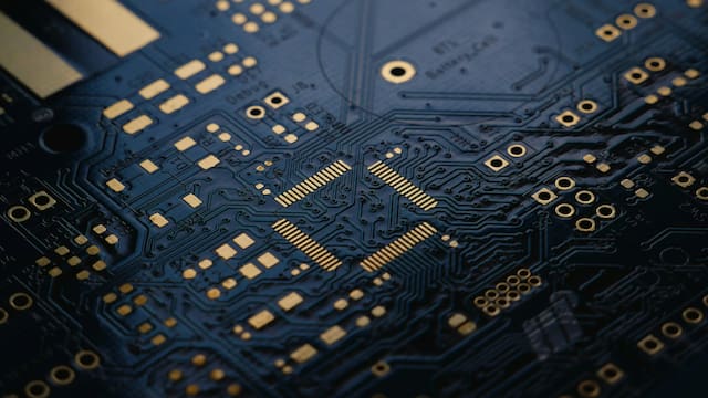 Foxconn soslaya impacto por aranceles; mega crédito de CAF a CFE; ¿Mexico infla inversiones verdes?; señalan autosabotaje empresarial