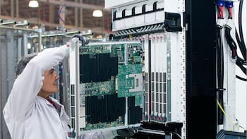 Rebasando por la izquierda: El sector que ya crece 4 veces más que los autos en México (y no es el que crees)