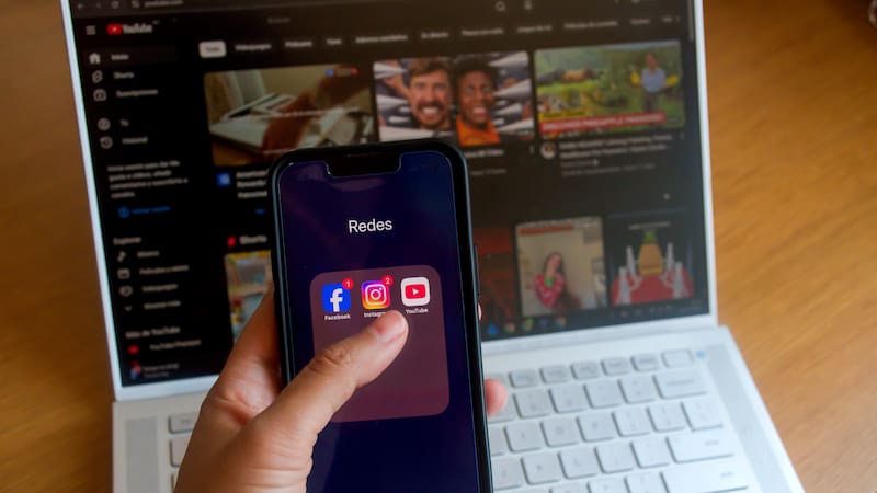 Oficial | España prohibirá el acceso a redes sociales a todos los menores de 16 años y las plataformas deberán verificar la edad con sistemas efectivos.