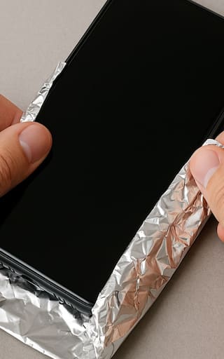 Envolver el celular en papel aluminio: para qué sirve y por qué lo recomiendan