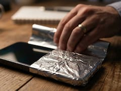Colocar papel aluminio alrededor del celular: para qué sirve y por qué lo recomiendan